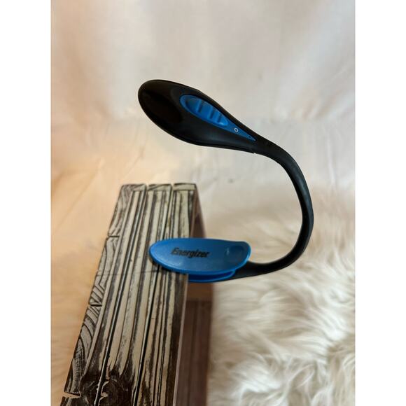 Energizer Clip on LED Light Book Work Computer - Picture 2 of 4